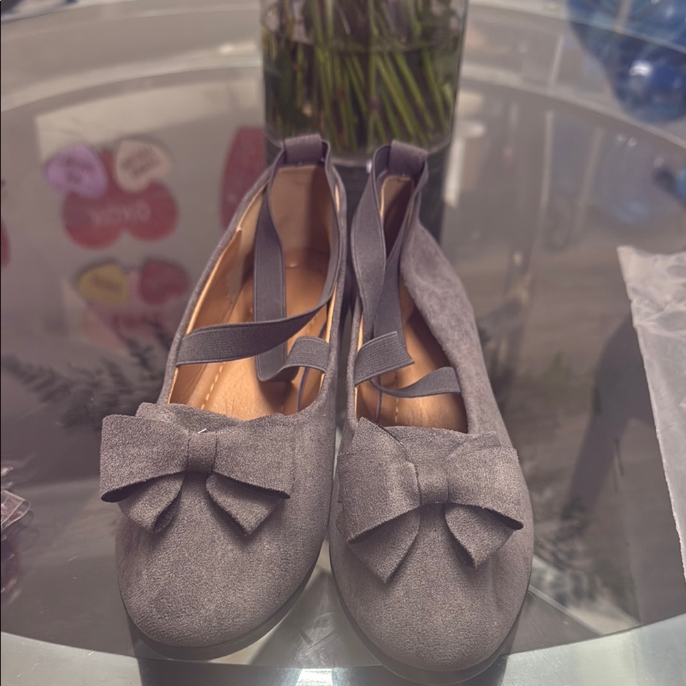Avenue Gray Flats with Bow Detail